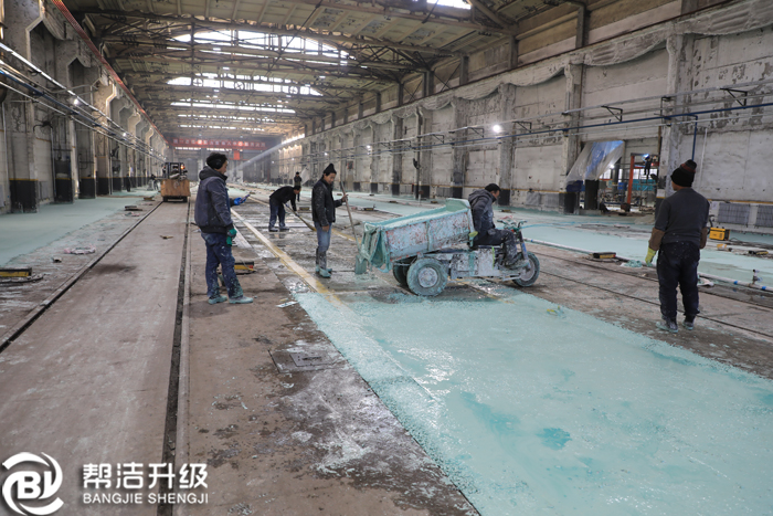 現(xiàn)澆水磨石地坪施工中 現(xiàn)澆水磨石地坪施工中